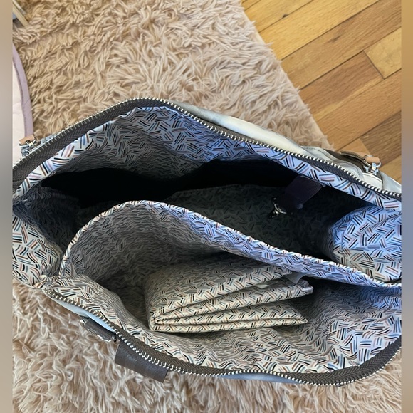 PETUNIA PICKLE BOTTOM BAG!! LIKE NEW - Picture 6 of 6